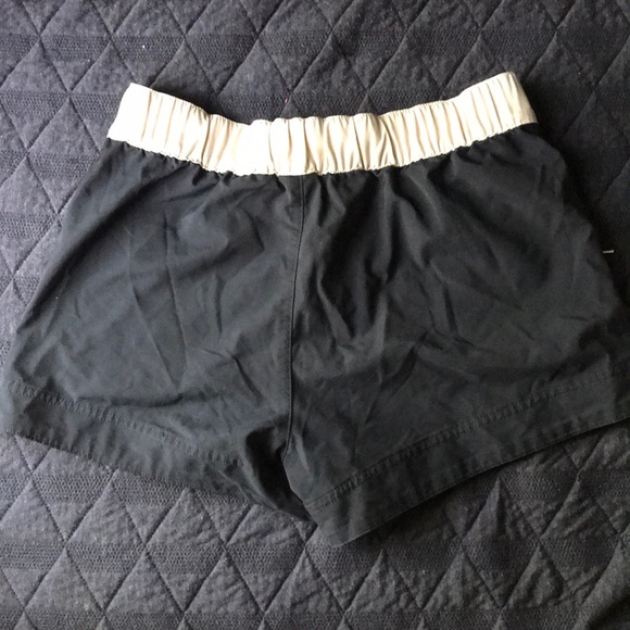 Athletic nike shorts - Picture 2 of 3